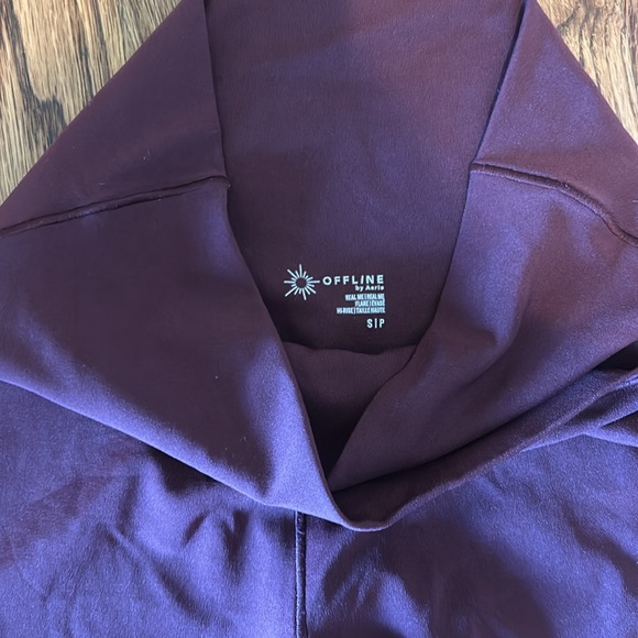 Aerie crossover flares maroon - Picture 2 of 2